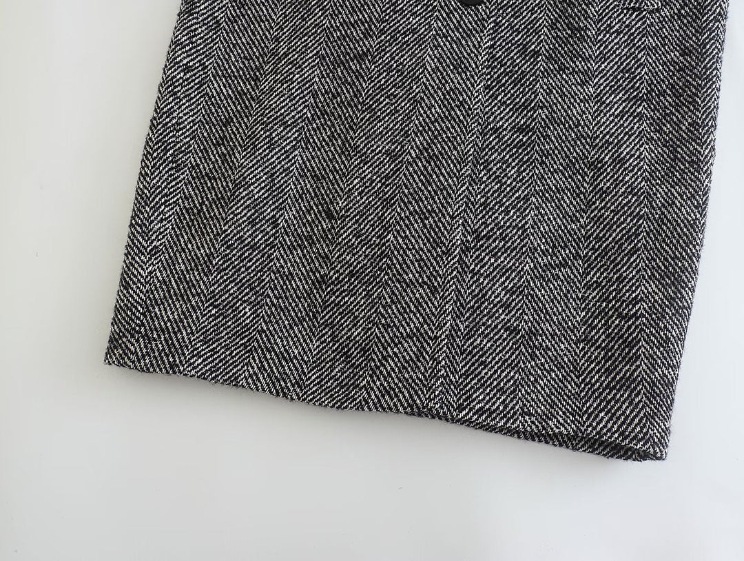 Modischer Damenmantel mit trendigem Fischgrätenmuster für einen eleganten Look