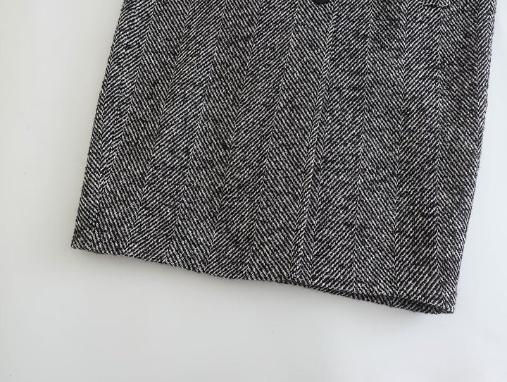 Modischer Damenmantel mit trendigem Fischgrätenmuster für einen eleganten Look