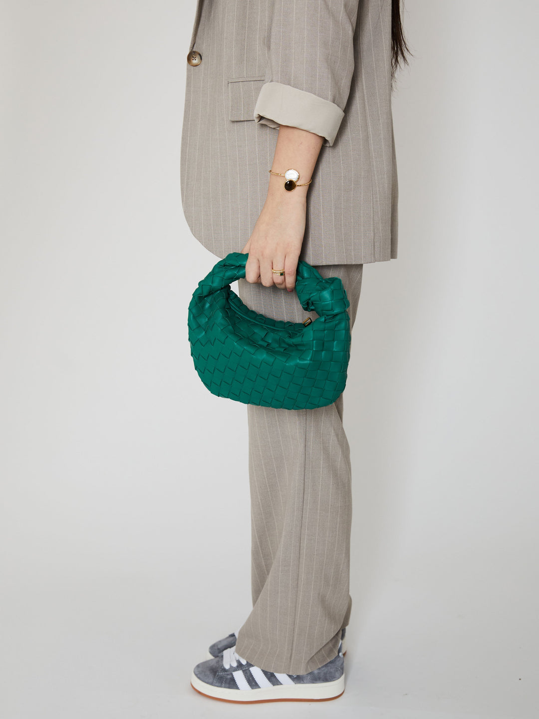 Veera | Étui tissé audacieux en teal pour un look chic et sophistiqué