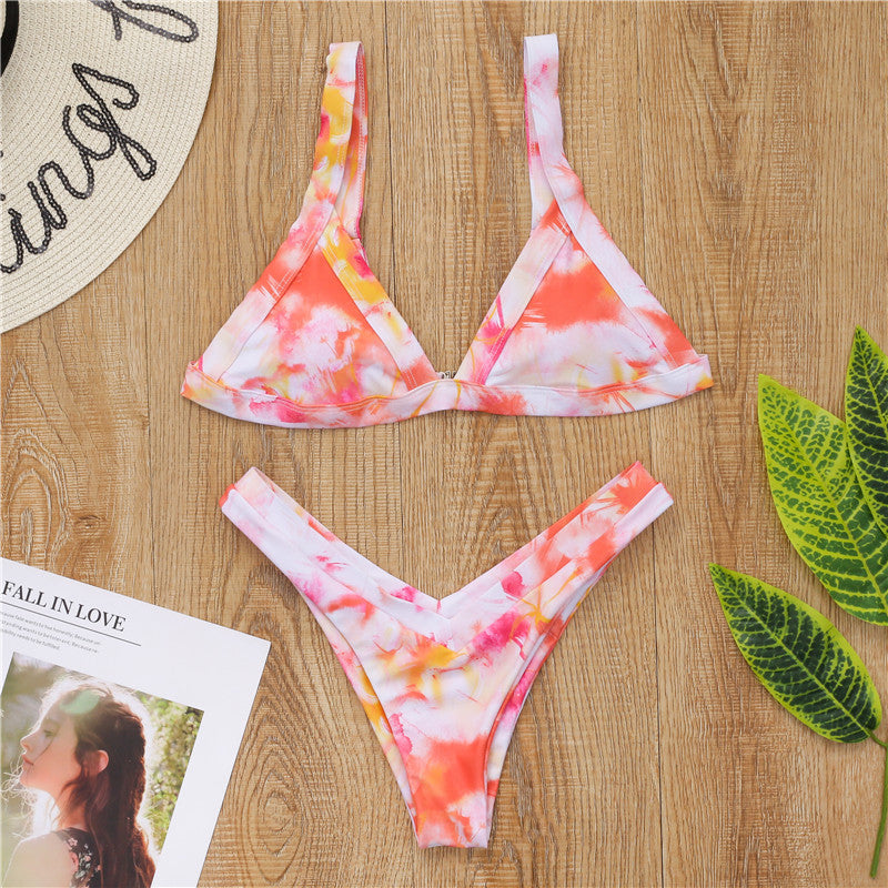 Stralende Zomerlook met Rana Triangel Bikini Set en Hoge Snit - Ideaal voor de Zon