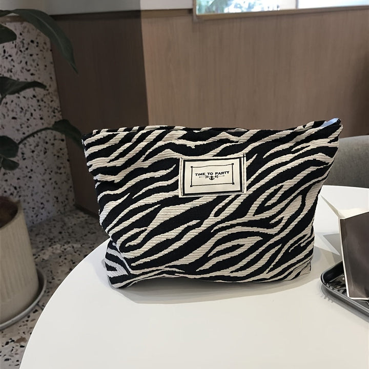 Marisha | Zebra Make-up Tasje met Statement Print - Trendy en Functioneel Opberggemak