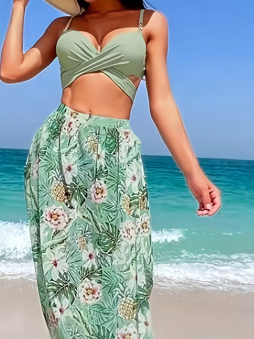 Phea | Verlichte Zomerse Strandset met Bloemenrok en Elegante Wrap Top voor een stijlvolle look