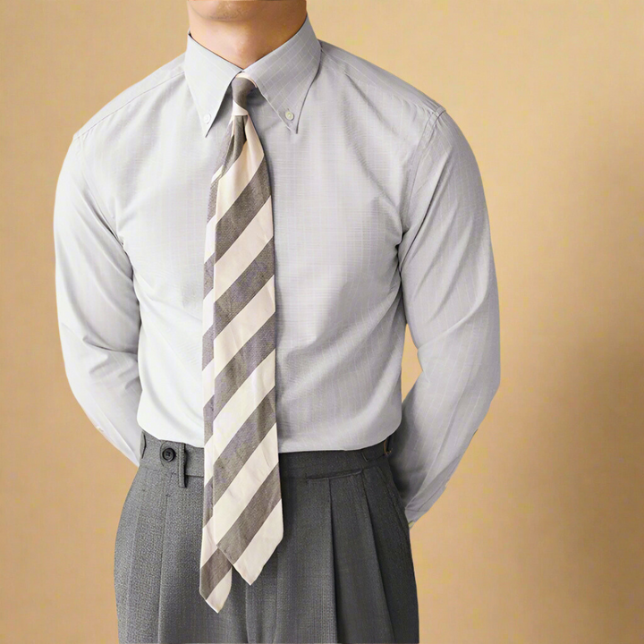 Modisch gestreiftes Herrenhemd - ideal für elegante Anlässe und den Geschäftsalltag