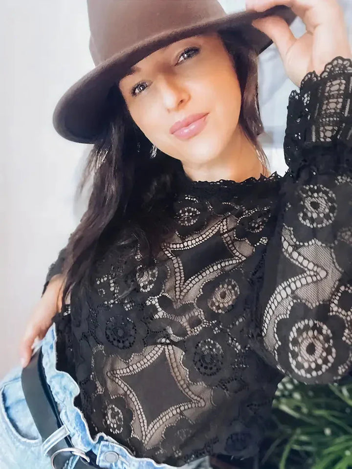 Stylowa i elegancka koronkowa bluzka damska – doskonały wybór na wyjątkowe okazje