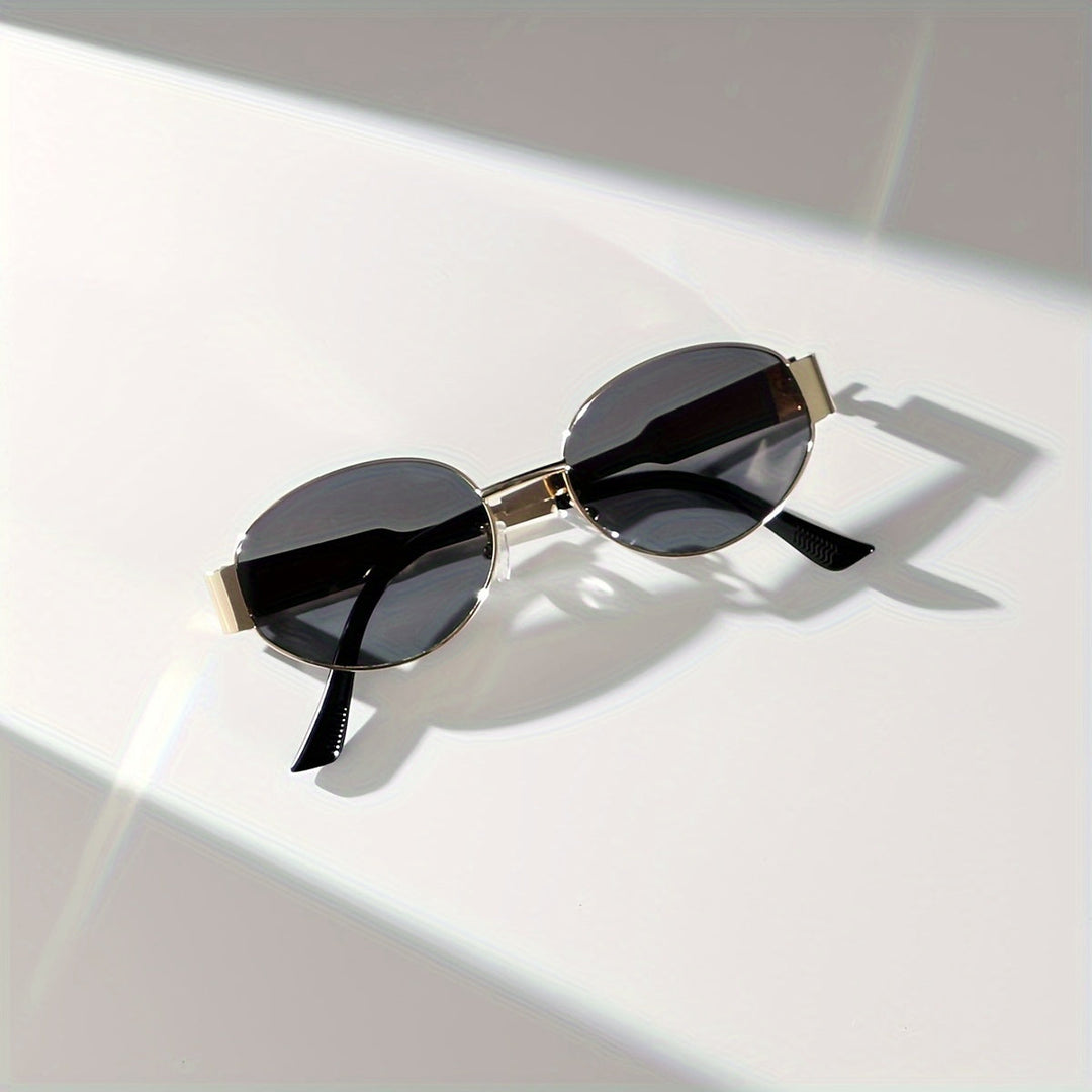 Majella | Stijlvolle Ovale Zonnebril met Luxe Gouden Frame voor een Elegante en Tijdloze uitstraling