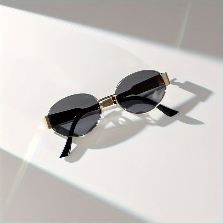 Majella | Stijlvolle Ovale Zonnebril met Luxe Gouden Frame voor een Elegante en Tijdloze uitstraling