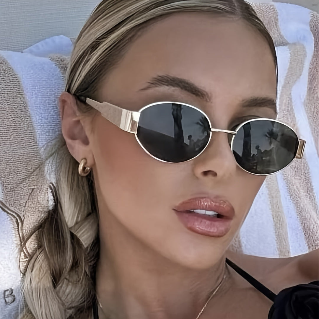 Majella | Stijlvolle Ovale Zonnebril met Luxe Gouden Frame voor een Elegante en Tijdloze uitstraling