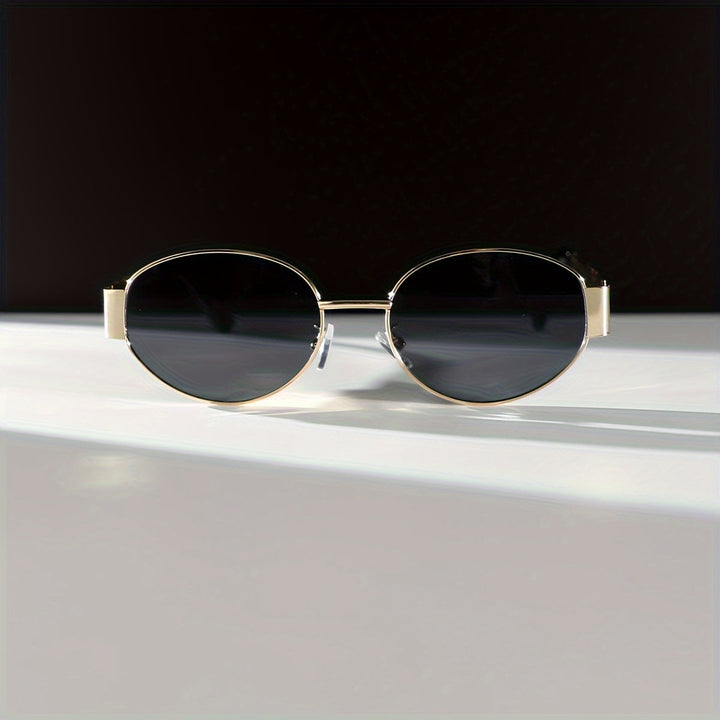 Majella | Stijlvolle Ovale Zonnebril met Luxe Gouden Frame voor een Elegante en Tijdloze uitstraling