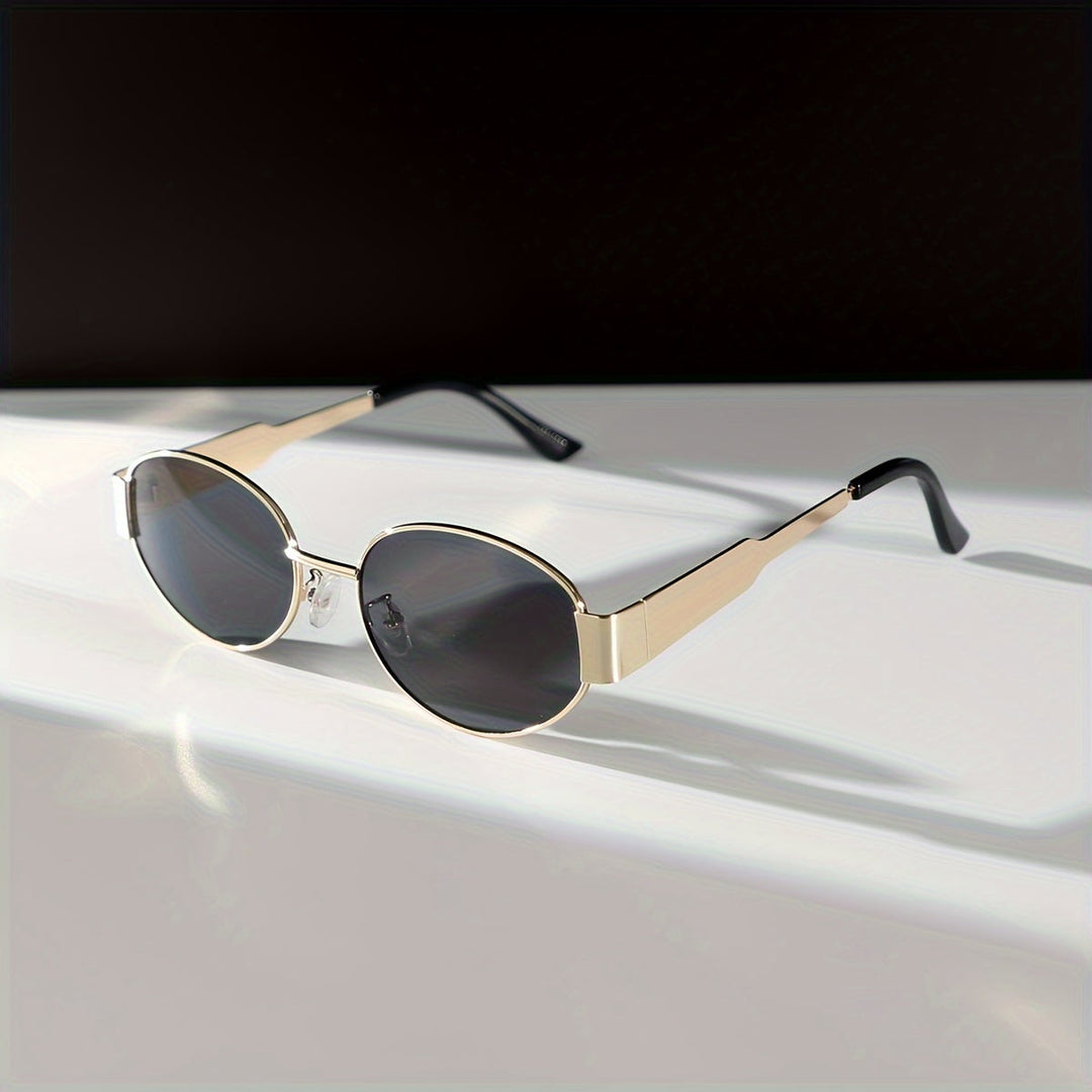 Majella | Stijlvolle Ovale Zonnebril met Luxe Gouden Frame voor een Elegante en Tijdloze uitstraling