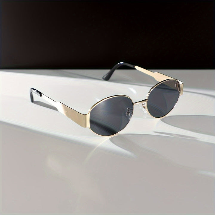 Majella | Stijlvolle Ovale Zonnebril met Luxe Gouden Frame voor een Elegante en Tijdloze uitstraling