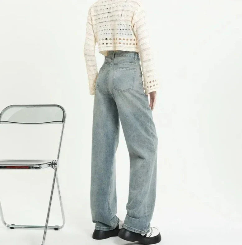 Stylowe damskie jeansy z modnymi, podartymi kieszeniami dla wyjątkowego looku