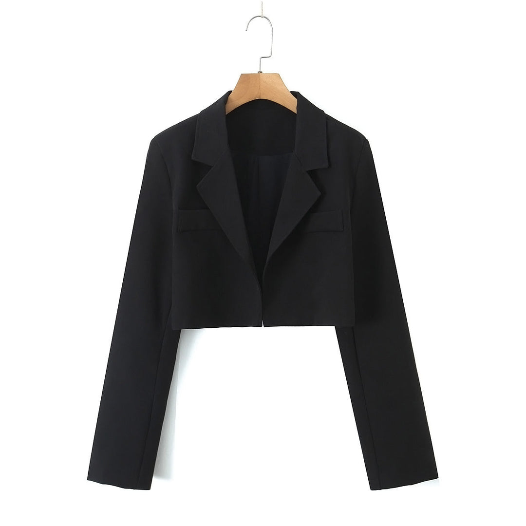 Elegancka damska marynarka w trendy krótkim kroju dla kobiecego stylu