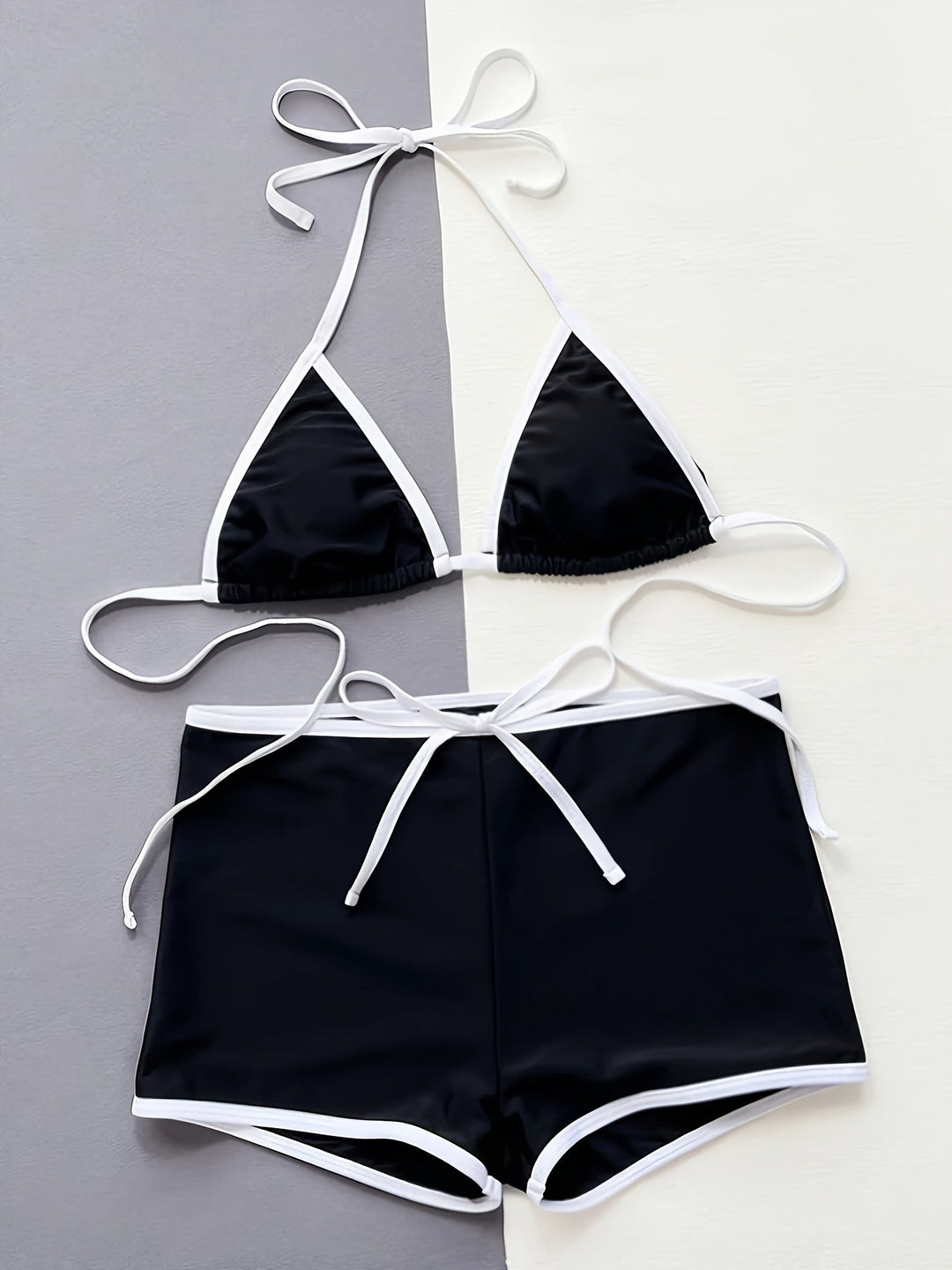 Margaria Optimaal Sportieve Bikiniset met modieuze driehoekstop en comfortabele shorts voor ultiem zwemplezier