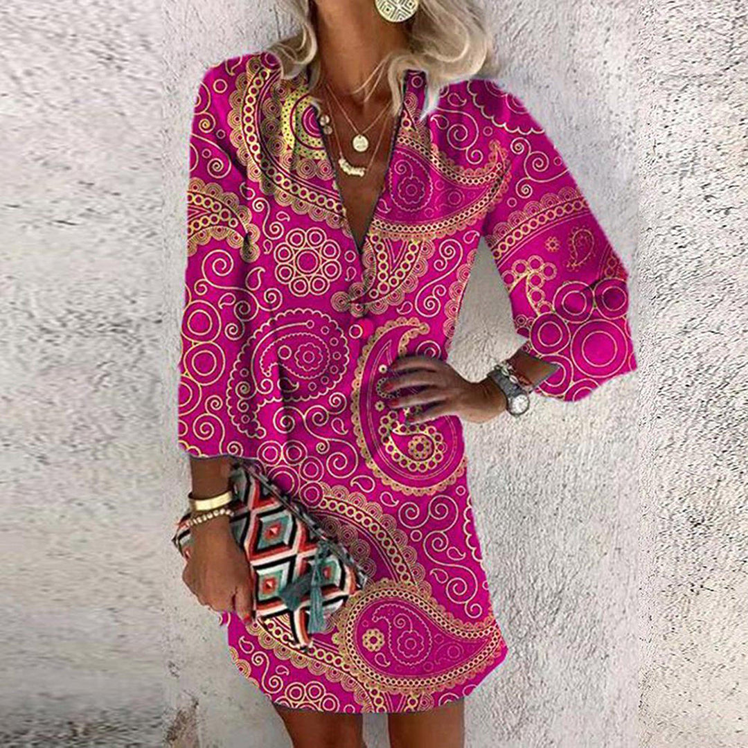 Modisches Damenkleid mit trendigem Muster