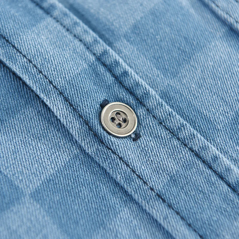 Stilvolles Herrenhemd mit Knopfleiste - die perfekte Wahl für elegante Anlässe