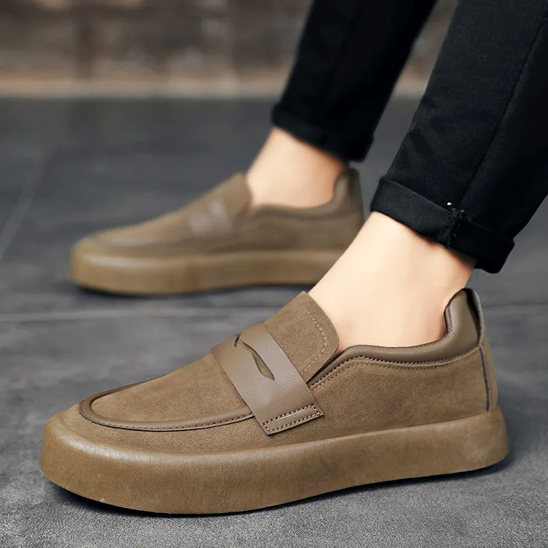Elegante und bequeme Herren-Slipper aus Wildleder - die perfekte Wahl für jede Gelegenheit