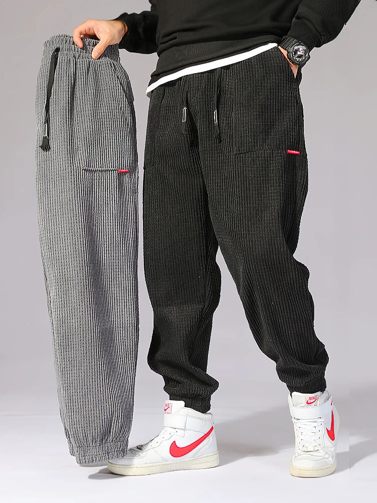 Bequeme und weite Herren-Cord-Laufhose - kombiniert Komfort mit modernem Stil