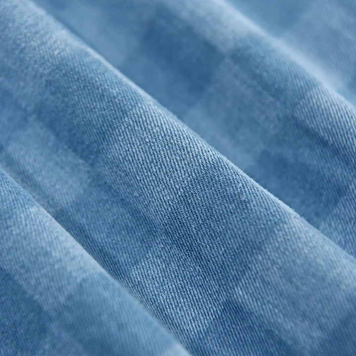 Stilvolles Herrenhemd mit Knopfleiste - die perfekte Wahl für elegante Anlässe