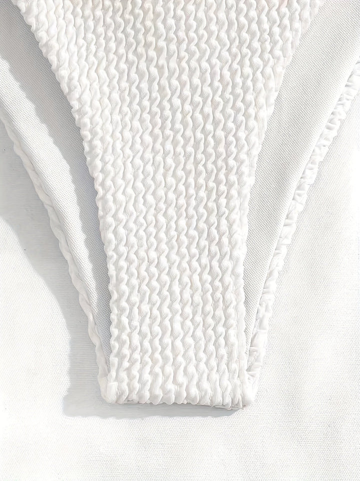 Mariessa | Stilvolles minimalistisches Bikiniset mit Textur und Triangel-Top für einen eleganten Strandauftritt
