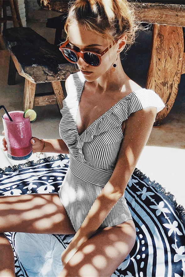 Lexy | Elegante Gestreepte Badpak met Charmante Volantdetails voor een Modieuze Look