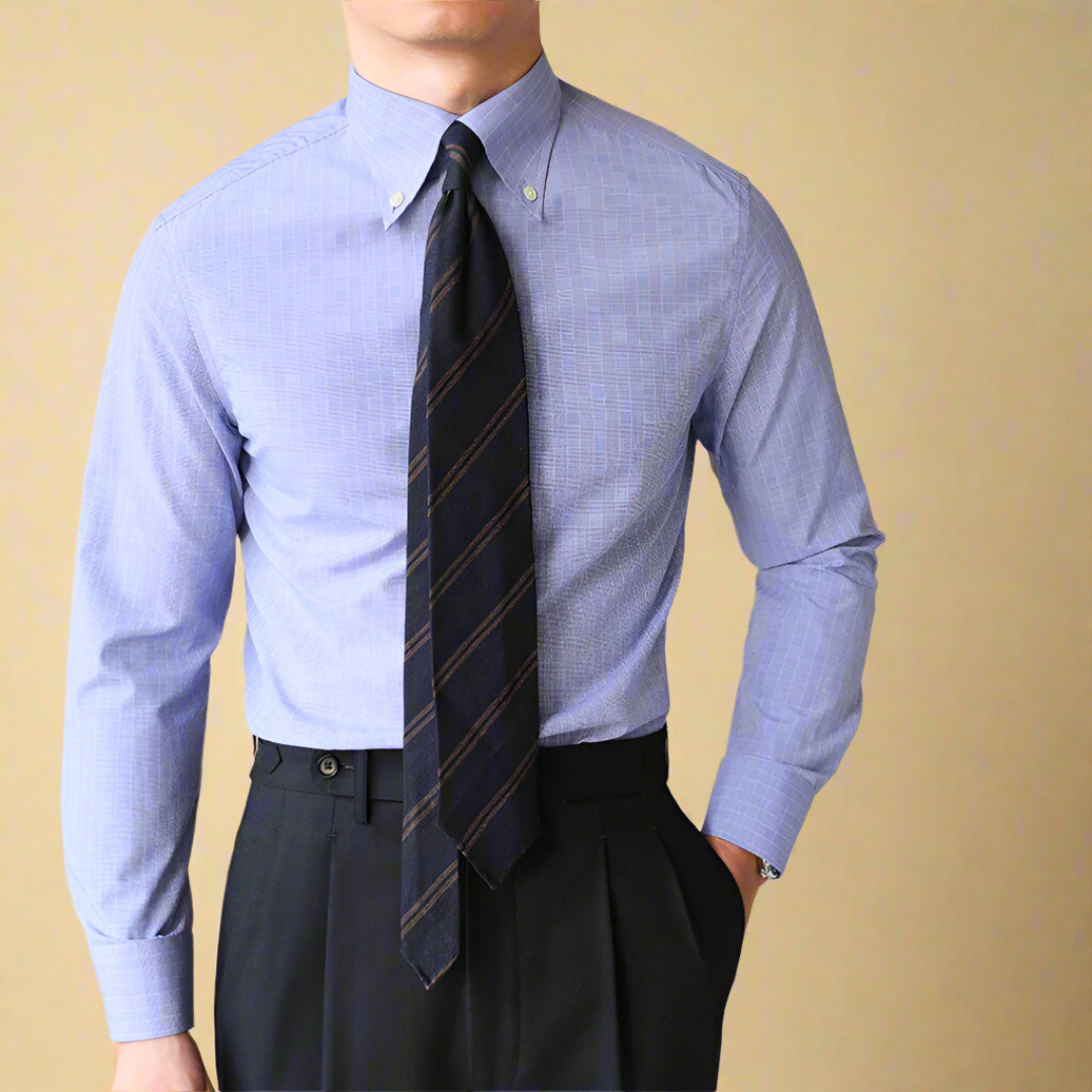 Modisch gestreiftes Herrenhemd - ideal für elegante Anlässe und den Geschäftsalltag