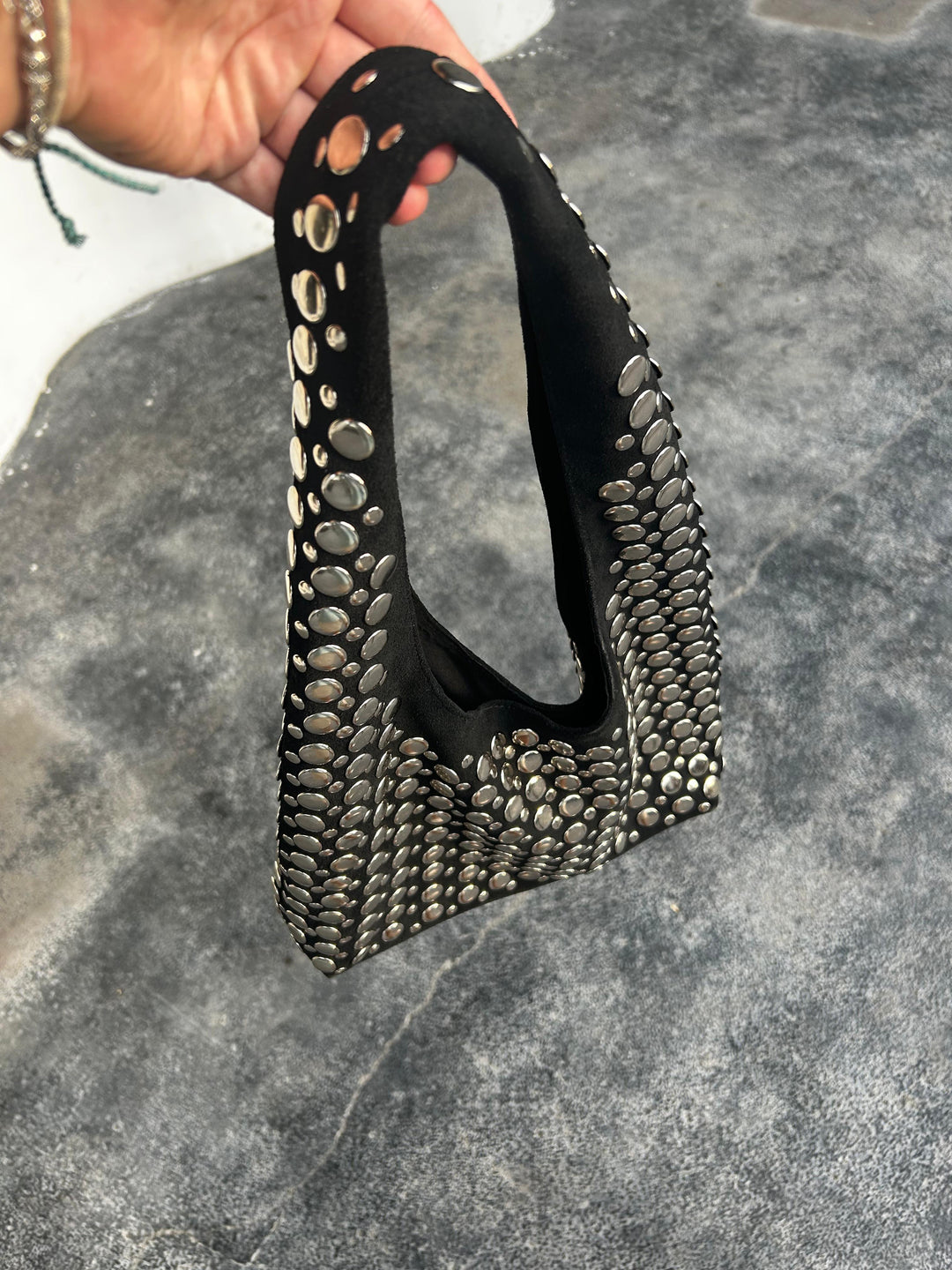 Jahedah | Elegancka torba na ramię ze ćwiekami – dodaj stylu i wyjątkowego charakteru Twojemu lookowi