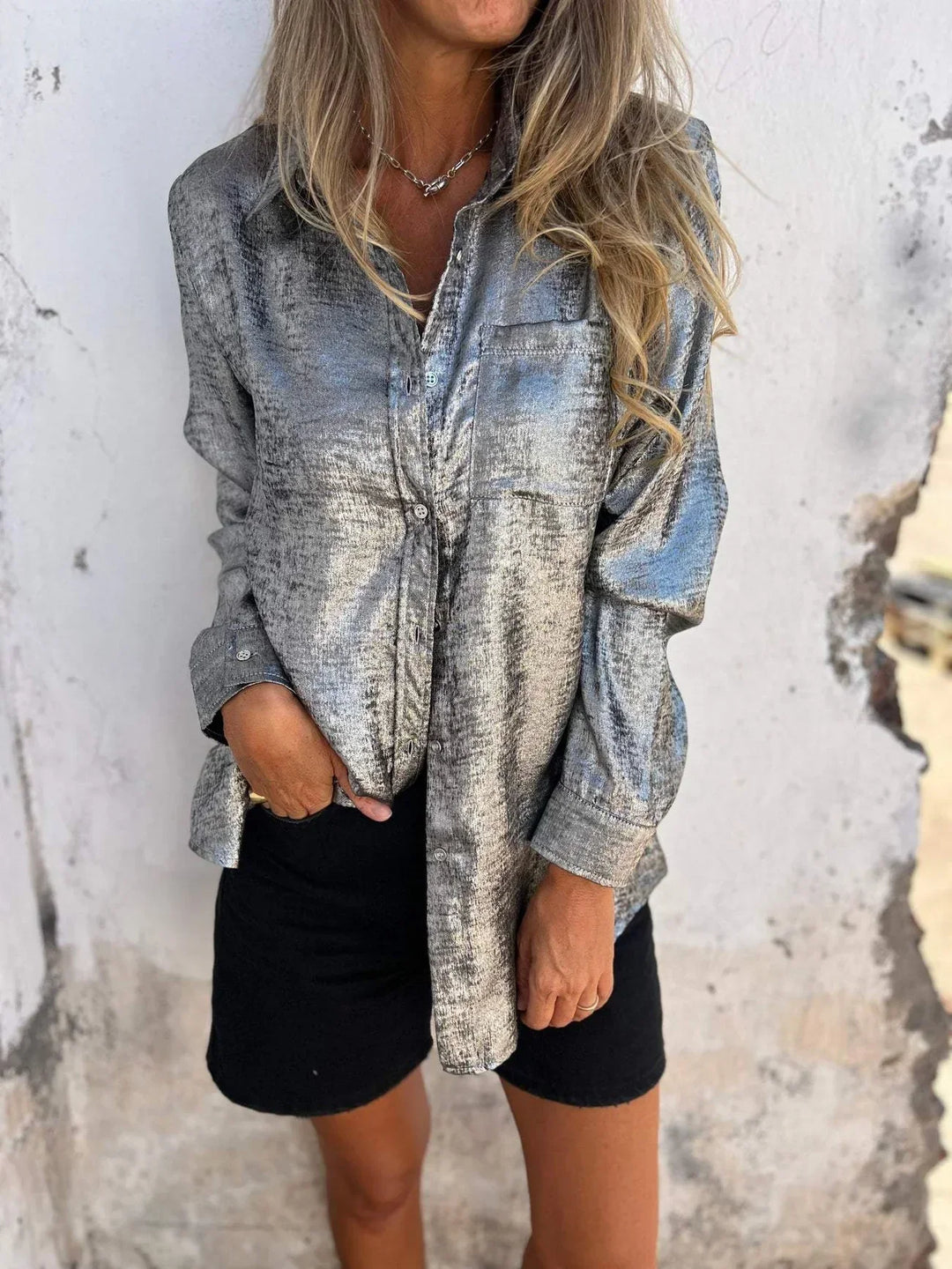 Stylisches Damen-Langarmshirt mit glitzernden Pailletten und elegantem Knopfverschluss