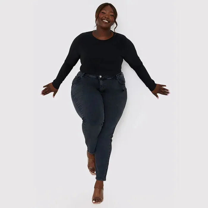 Stylowe damskie jeansy slim fit zapewniające najnowszy trend i elegancję