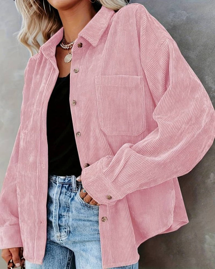 Stylowa kobieca koszula z kołnierzykiem w vintage'owym stylu i eleganckim zapięciem na guziki