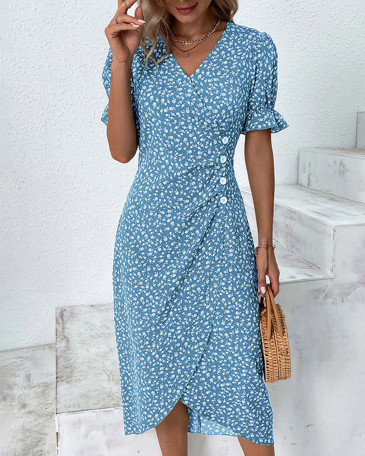 Modisches Damenkleid mit schönem Blumenmuster - perfekt für jeden Anlass