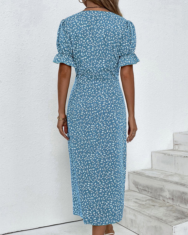 Modisches Damenkleid mit schönem Blumenmuster - perfekt für jeden Anlass