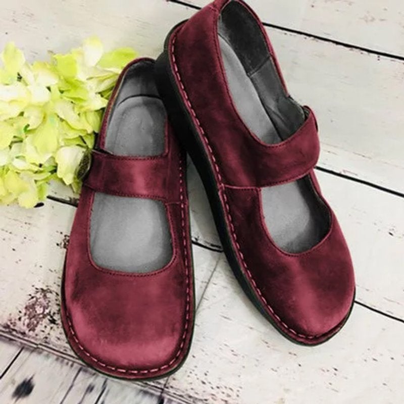 Elegante Damenschuhe mit auffälligen Verzierungen - perfekt für jeden Anlass