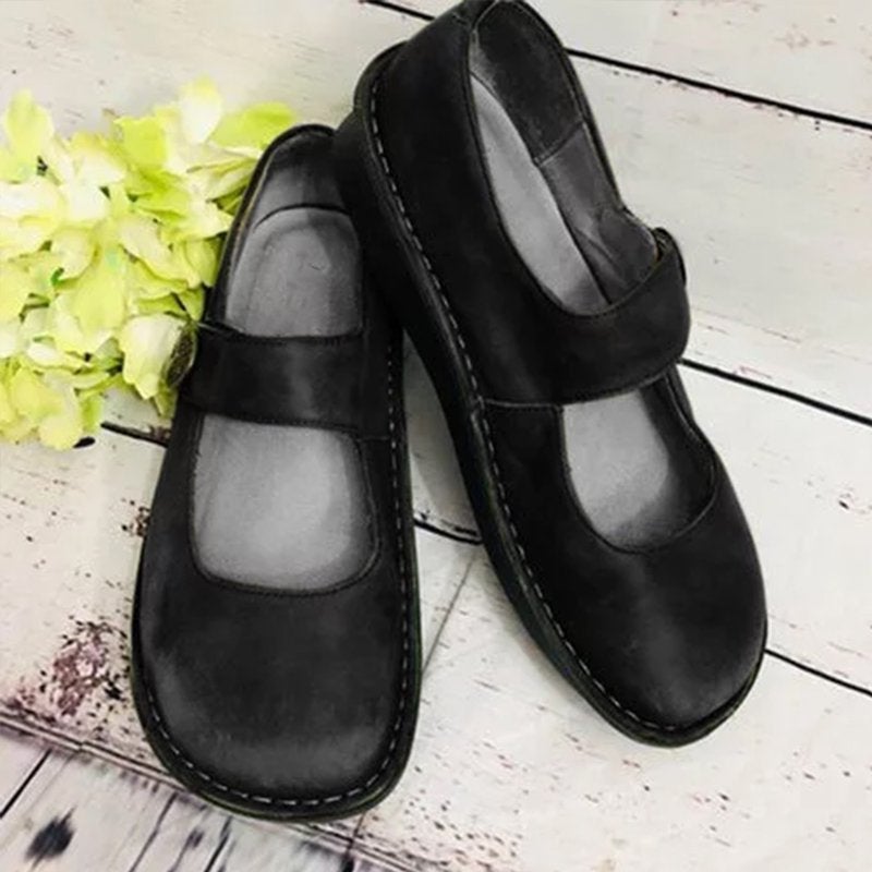 Elegante Damenschuhe mit auffälligen Verzierungen - perfekt für jeden Anlass