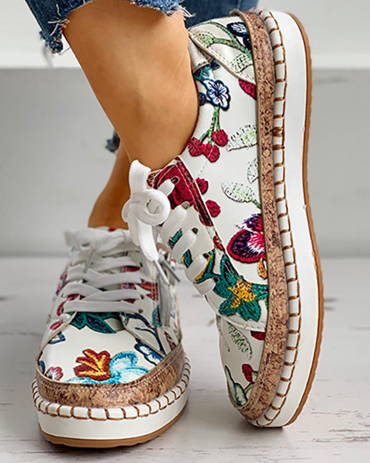 Eleganckie buty damskie z kwiatowym wzorem i wulkaniczną podeszwą