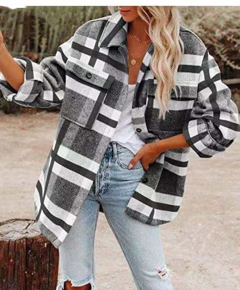 Elegantes Damen-Sweatshirt im rustikalen Stil mit klassischem Karo