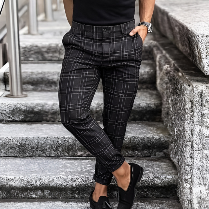 Modische Herrenhose mit schmaler Passform und trendigem Karomuster für einen eleganten Look.