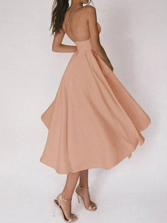 Elegantes Damenkleid mit V-Ausschnitt - eine gute Wahl für besondere Anlässe