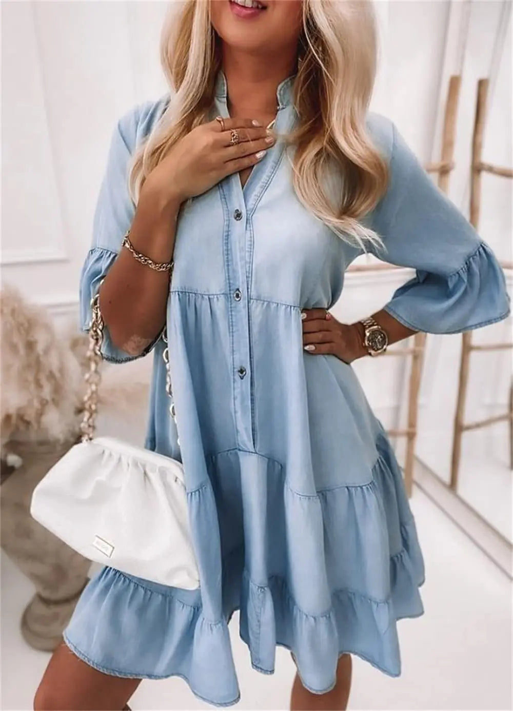 Modisches Jeanskleid für Frauen - ein stilvoller und eleganter Look