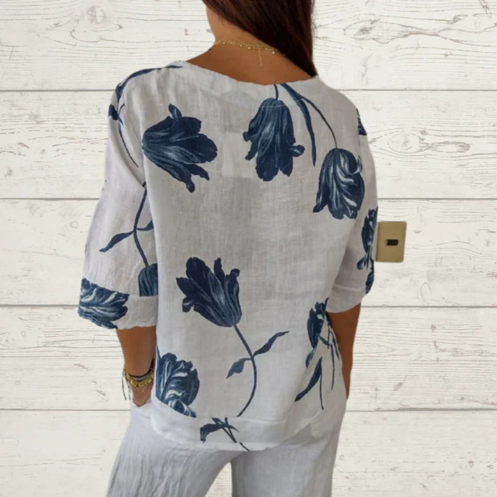 Elegante, feminine Bluse mit floralem Muster und spitzem Ausschnitt für einen einzigartigen Stil