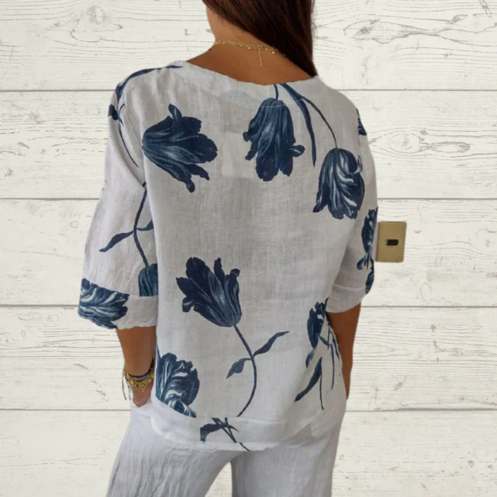 Elegante, feminine Bluse mit floralem Muster und spitzem Ausschnitt für einen einzigartigen Stil
