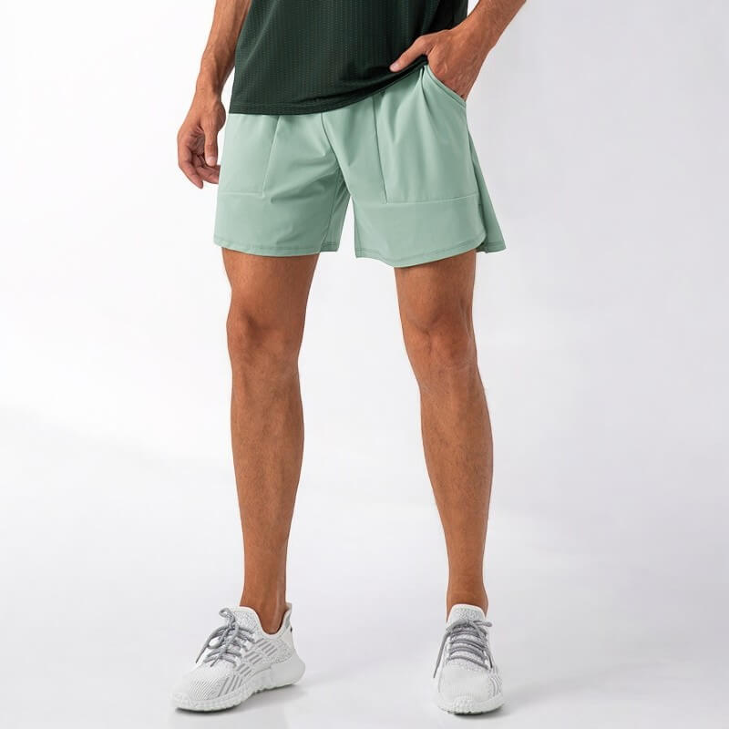 Stylische Nylonshorts für Männer in verschiedenen Farben - der perfekte Sommerlook