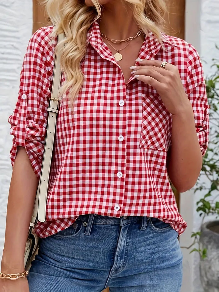 Elegantes Freizeithemd für Damen mit modernem Karomuster und bequemem Button-Down-Verschluss