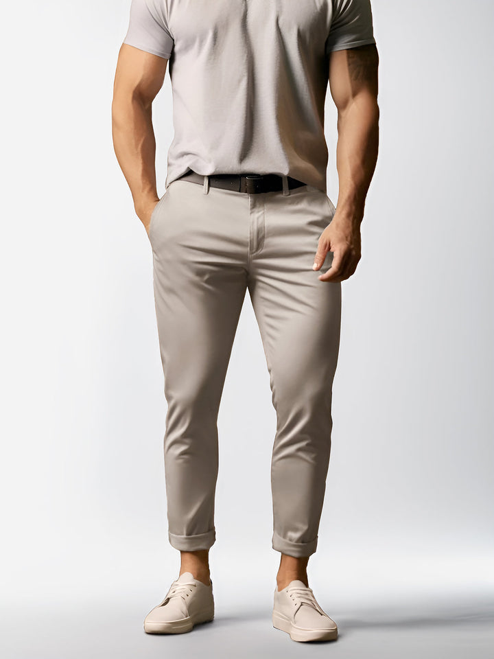 Hochwertige Chino-Hose für Herren aus einer dehnbaren, pflegeleichten Baumwollmischung - idealer Komfort und Stil