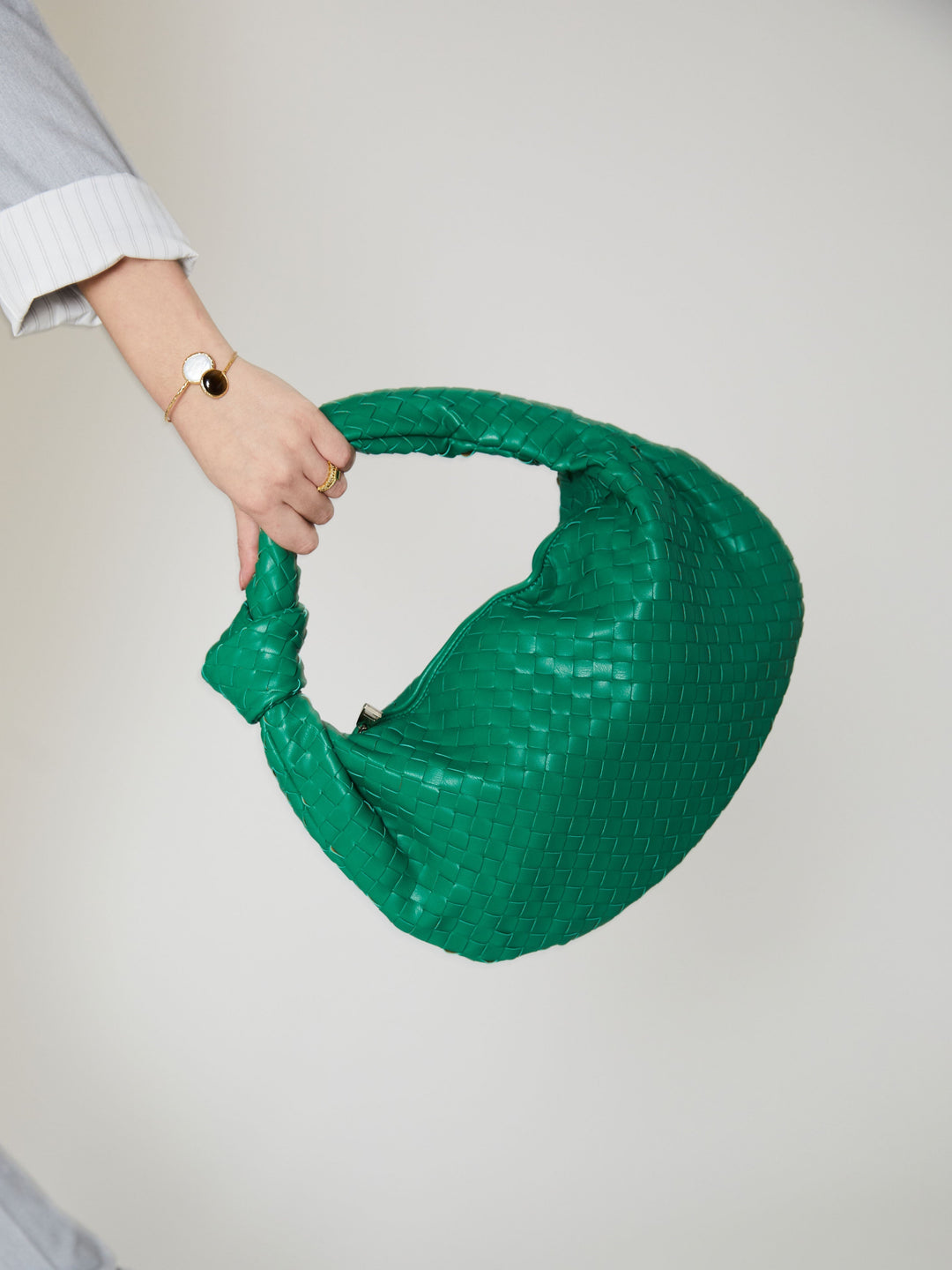 Viana | Élégante Pochette en Tissu Vert Émeraude Sophistiquée et Audacieuse