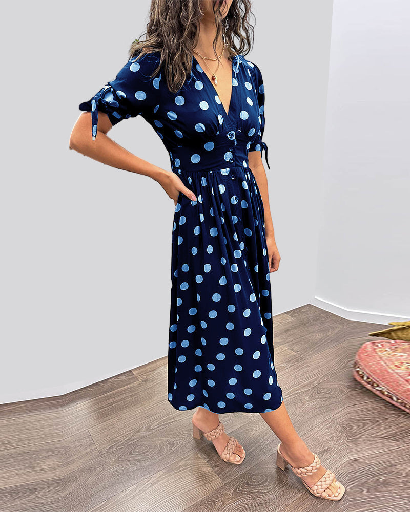 Mia™ gepunktetes Kleid mit gewagtem, tiefem Ausschnitt - außergewöhnliche Eleganz und einzigartiger Stil!