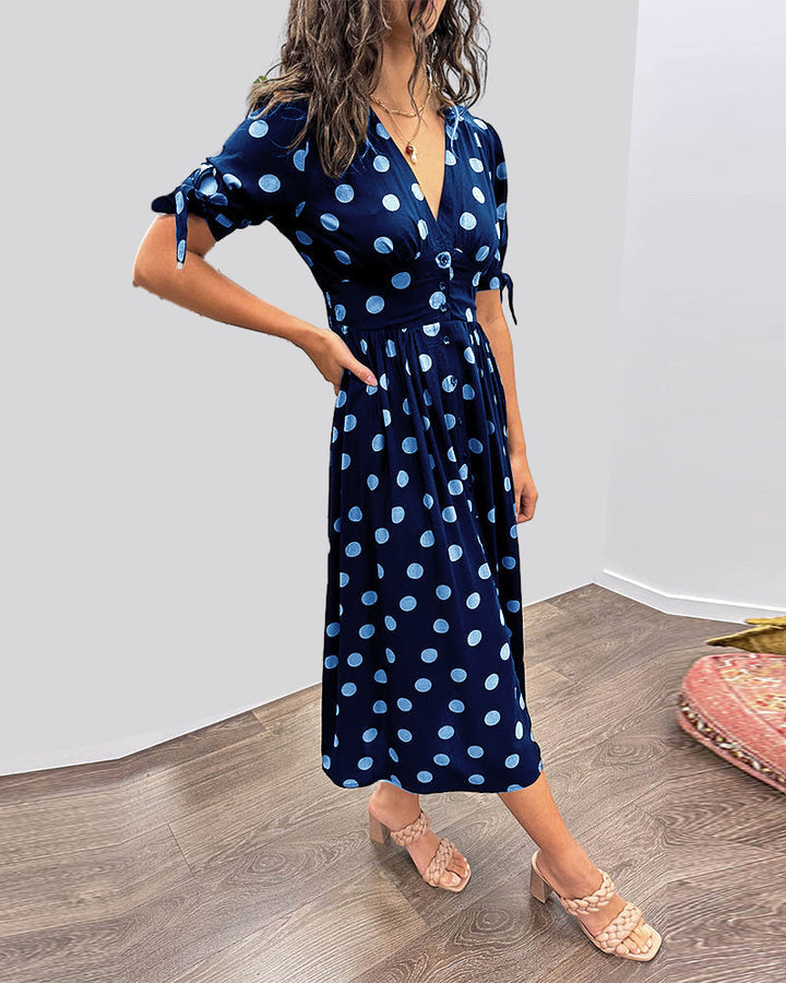 Mia™ gepunktetes Kleid mit gewagtem, tiefem Ausschnitt - außergewöhnliche Eleganz und einzigartiger Stil!