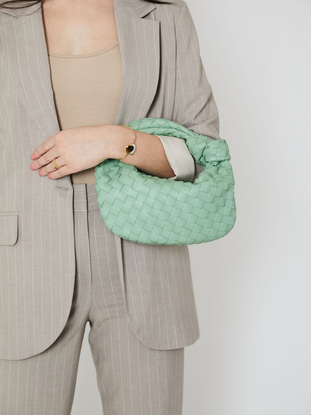 Vita | Stilvolle und elegante Stoffhandtasche in einem frischen Mintton