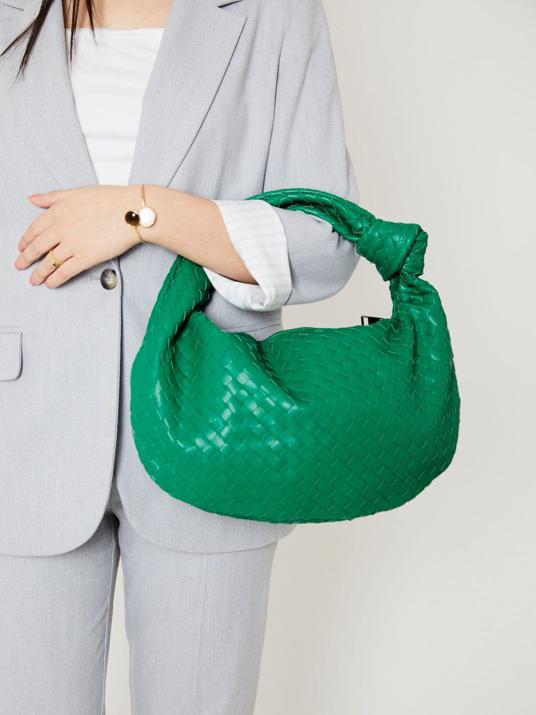 Viana | Élégante Pochette en Tissu Vert Émeraude Sophistiquée et Audacieuse