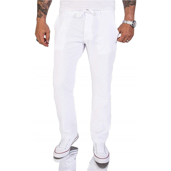 Stilvolle und bequeme Herren-Lederhose aus Baumwolle in einer eleganten monochromen Ausführung