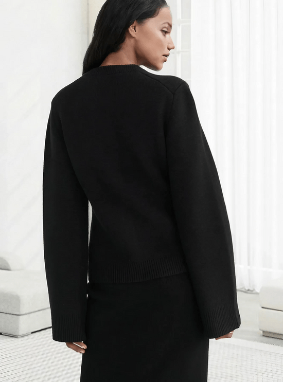 Stilvolle Damen-Strickjacke mit Knopfleiste im eleganten, klassischen Stil